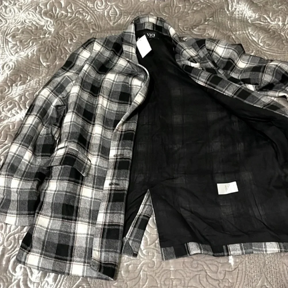 VICI COLLECTION Plaid Peacoat In Black Multi. size Medium